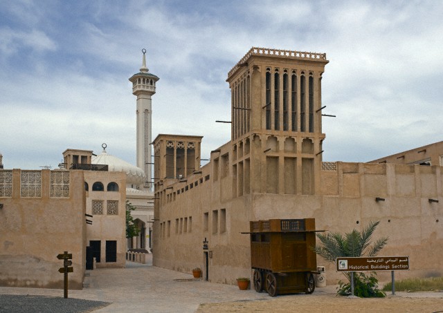 Tìm hiểu về khu phố cổ Bastakiya trước khi đi du lịch Dubai