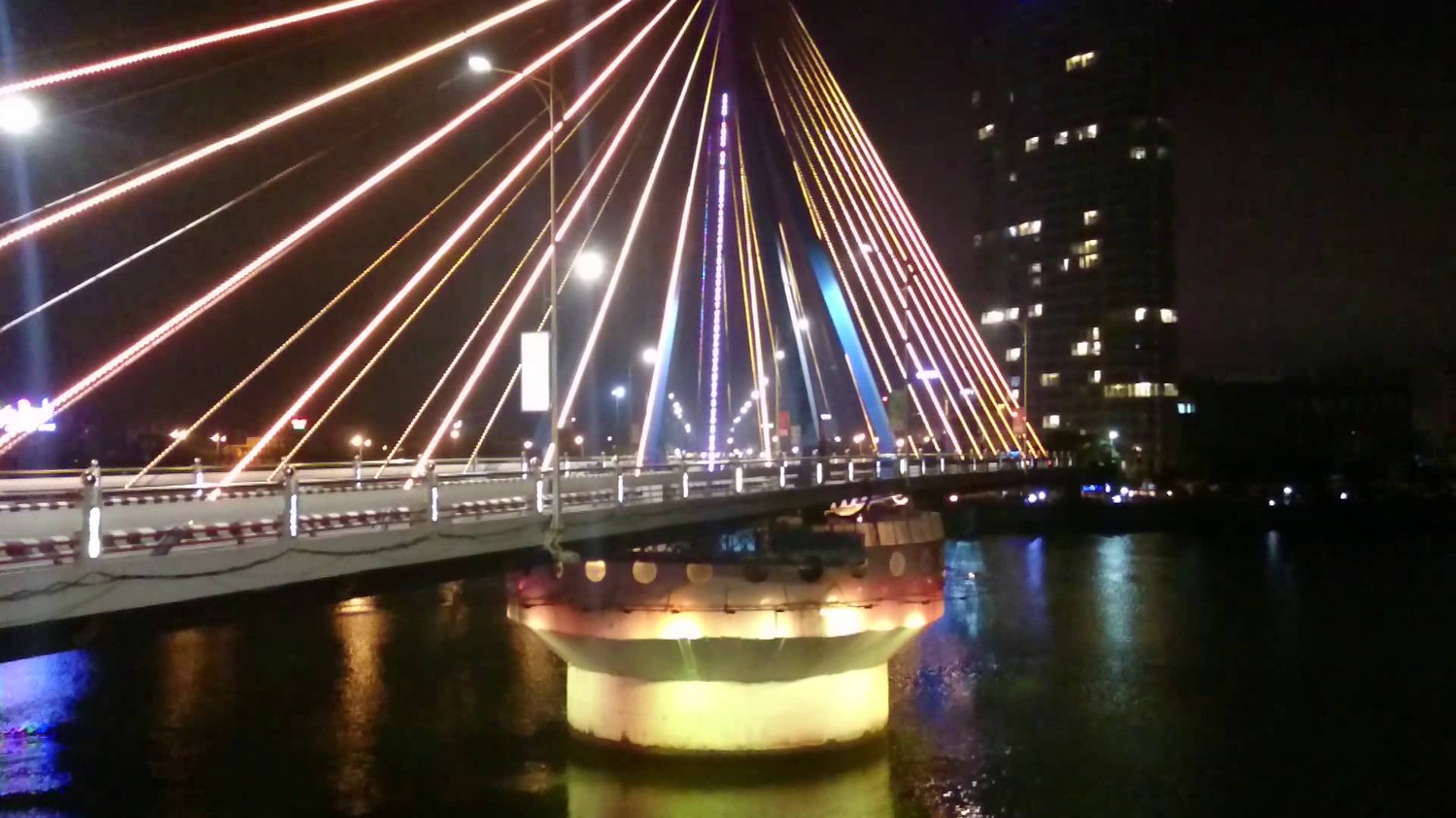 cầu quay Sông Hàn