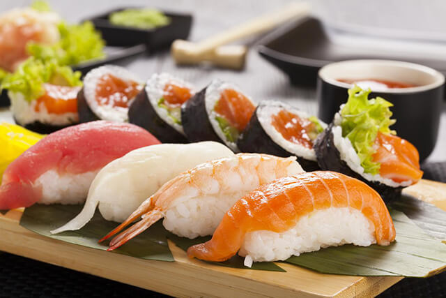 Màu sắc là một trong những yếu tố quan trọng quyết định đến trình tự thưởng thức các món sushi