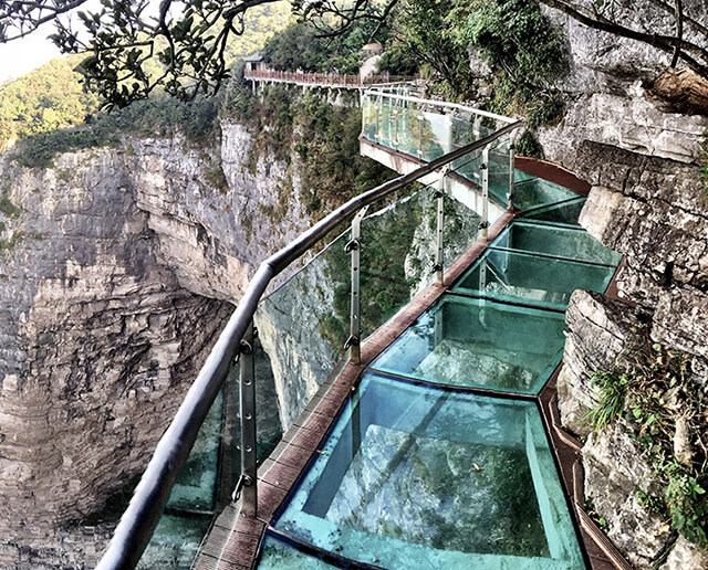 Skywalk ở Thiên Môn Sơn sẽ cho bạn một trải nghiệm không thể nào quên