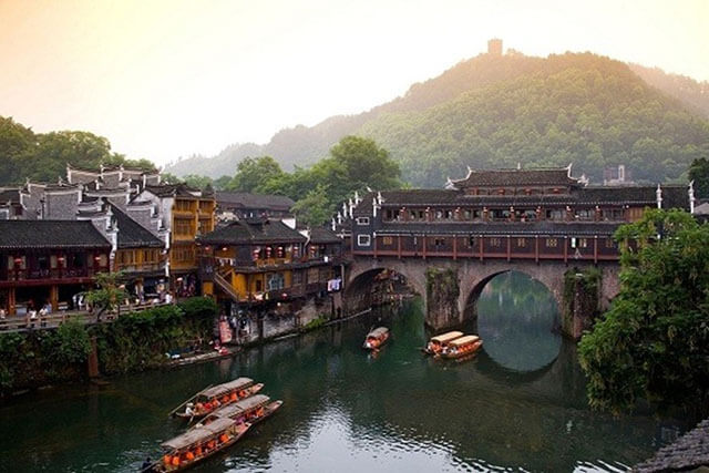 tour du lịch trương gia giới phượng hoàng cổ trấn là tour du lịch Trung Quốc hot nhất hiện nay