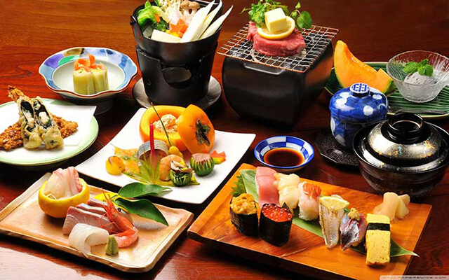 Một trong những điểm hấp dẫn của tour Nhật Bản là du khách được trải nghiệm ẩm thực trù phú