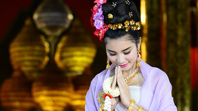 Bạn nên tìm hiểu trước cách chào hỏi của người dân xứ chùa Vàng trước khi đi tour du lịch Thái Lan