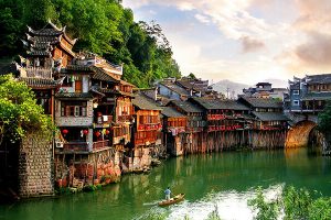 Khám phá trọn vẻ đẹp của dòng Đà Giang trong tour du lịch trương gia giới phượng hoàng cổ trấn
