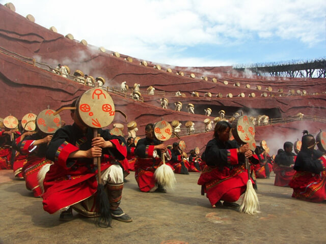 Show ấn tượng Lệ Giang tái hiện lại các đặc trưng văn hóa, đời sống và lịch sử của người Naxi, người Lô Lô và người Bạch