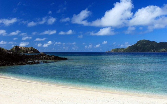 biển Emerald ở Okinawa 