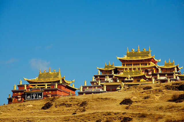 Trong tour du lịch Shangrila bạn đừng bỏ qua cơ hội thăm quan tu viện Shongzalin