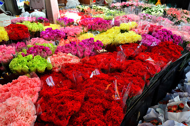 Thời gian lí tưởng để tham quan chợ hoa lớn nhất Băng Cốc này là buổi chiều vì lúc này không gian khá yên ắng