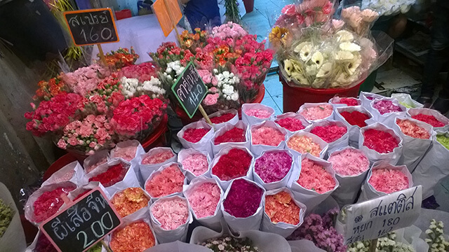 Các loại hoa đều được niêm yết giá rõ ràng rất thuận tiện cho du khách trong tour Thái Lan