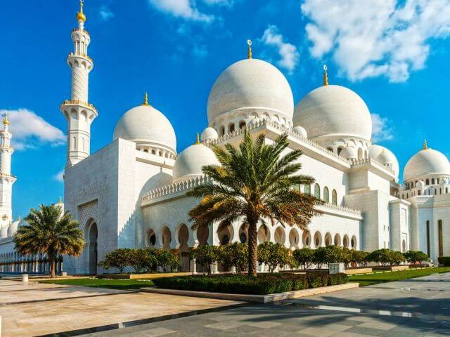 Là một thành phố Hồi Giáo nên trong tour Dubai bạn cần nằm lòng rất nhiều quy tắc