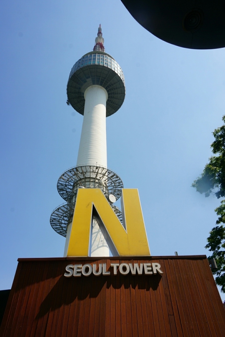 Gía vé cáp treo lên tháp truyền hình N Seoul Tower Namsan có đắt không