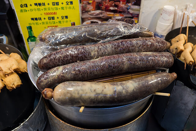 Chợ Gwangjang bán vô số món ăn từ quen thuộc đến mới lạ