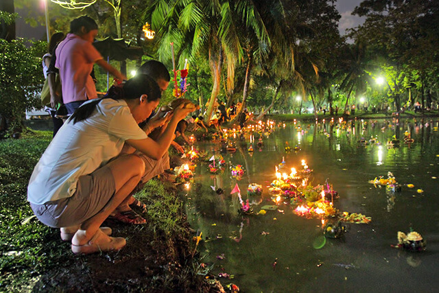 Loy Krathong là lễ hội lớn thứ 2 của xứ chùa Vàng, được tổ chức trên khắp đất nước Thái Lan vào rằm tháng 12 theo lịch Thái