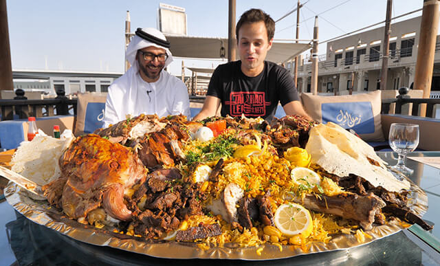 Thịt lạc đà là loại thực phẩm phổ biến tại Dubai, nổi tiếng nhất phải kể đến món lạc đà nướng