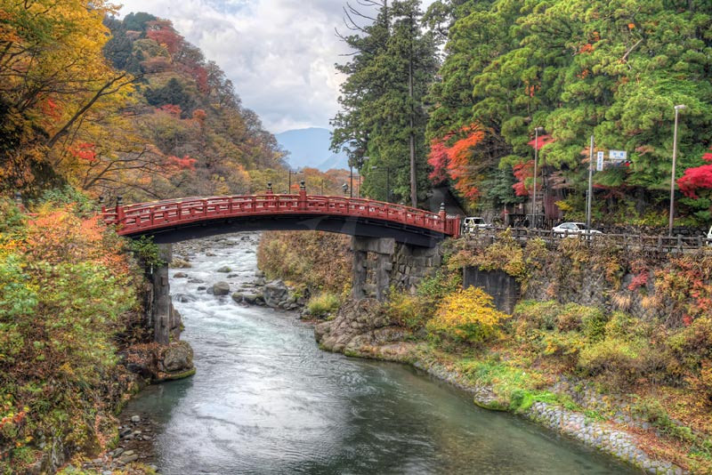 cầu gỗ cong Shinkyo ở Futarasan