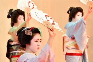 Đi du lịch Nhật Bản để xem Geisha biểu diễn