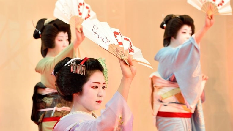 Xem Geisha biểu diễn khi đi tour Nhật Bản