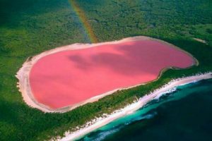 Hillier – Hồ nước bí ẩn màu hồng ở Australia