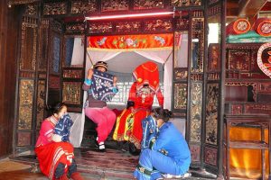 Khám phá tập tục “ khóc gả” của người Thổ Gia trong tour Trung Quốc