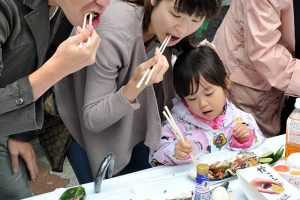 Khám phá lễ hội cá thu đao nướng trong tour du lịch Nhật Bản
