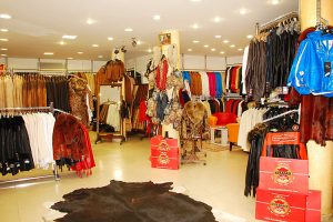 Tham quan cửa hàng đồ da Leather Factory Outlet khi đi tour Thái Lan