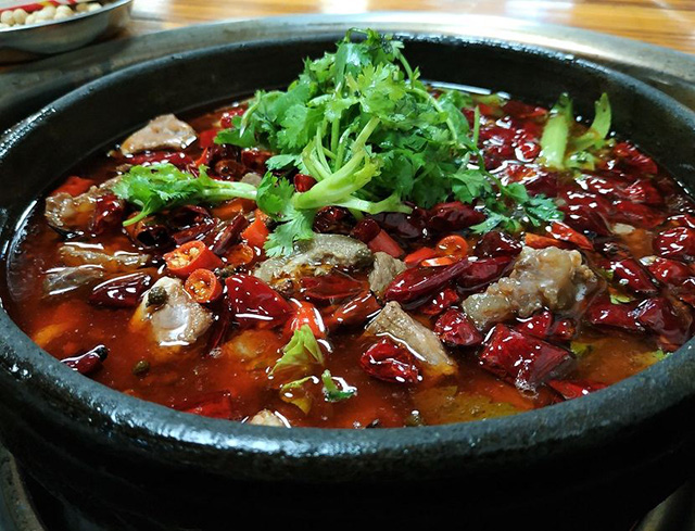Đi tour du lịch Quý Châu Trung Quốc bạn sẽ được trải nghiệm nền ẩm thực có hương vị chua cay đặc trưng