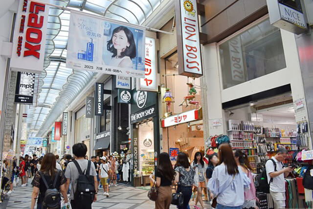 Khi mua sắm tại Nhật du khách phải chịu 5% thuế tiêu dùng cho hầu hết mặt hàng