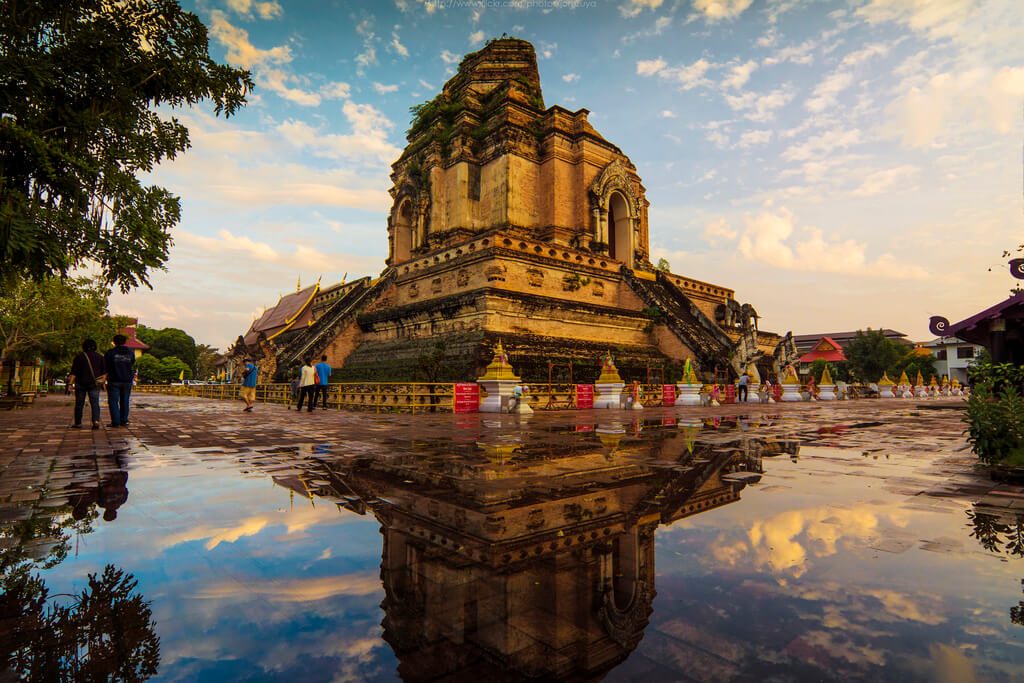 Chùa Chedi Luang (Wat Chedi Luang)