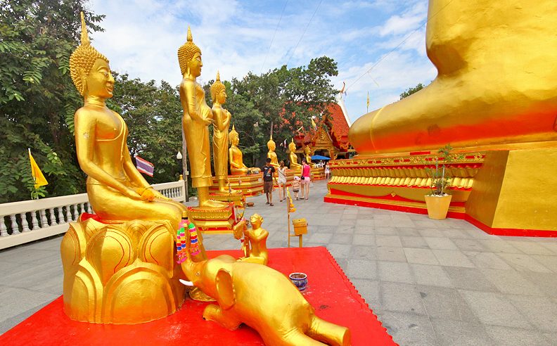 ngôi chùa Wat Phra Yai 