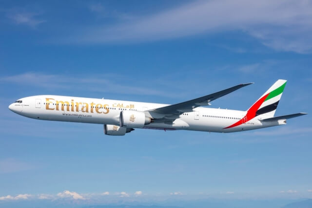 Hãng hàng không Emirates Airlines có đường bay thẳng trực tiếp tới Dubai.