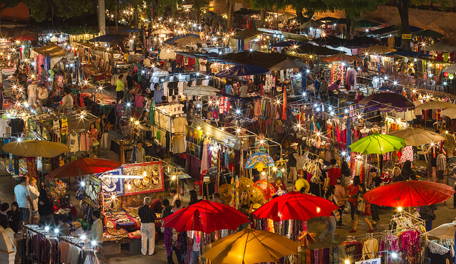Chợ đêm tháng 10 ở Chiang Mai