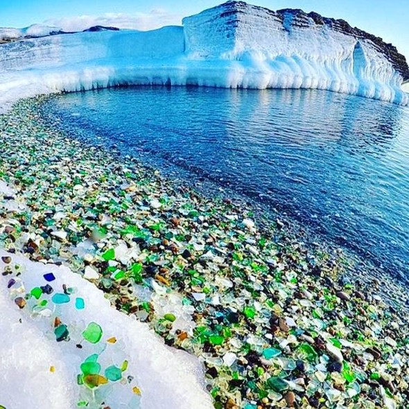 bãi biển thủy tinh ở nước Nga