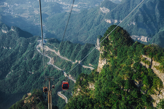 Hệ thống cáp treo cao nhất thế giới đang nằm ở Thiên Môn Sơn, Trương Gia Giới, Trung Quốc