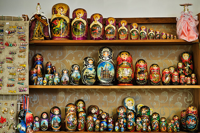 Du lịch Nga không thể bỏ qua món quà lưu niệm là búp bê Matryoska