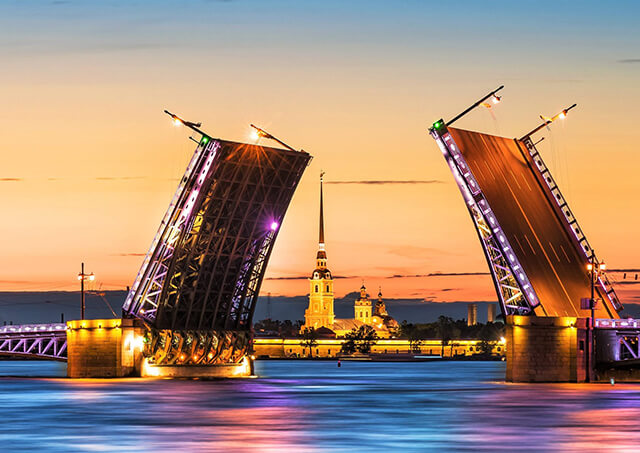Xem cầu mở trên sông Neva, Saint Petersburg khi du lịch Nga mùa hè