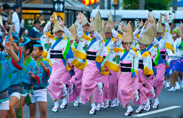Lễ hội múa Awa truyền thống diễn ra vào mùa hè ở Nhật Bản
