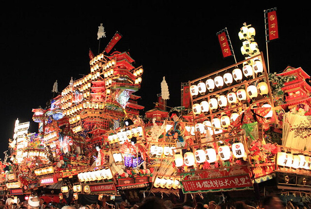 Khung cảnh rực rỡ đèn lồng chiếc sáng vào ban đêm tại lễ hội Gion Kyoto