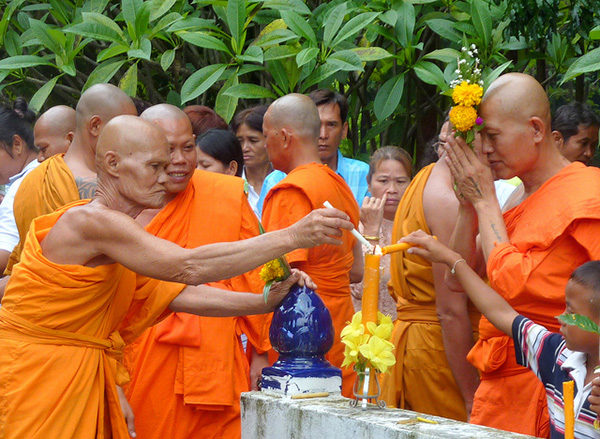 Lễ hội Phật Giáo Khao Phansa ở Thái Lan