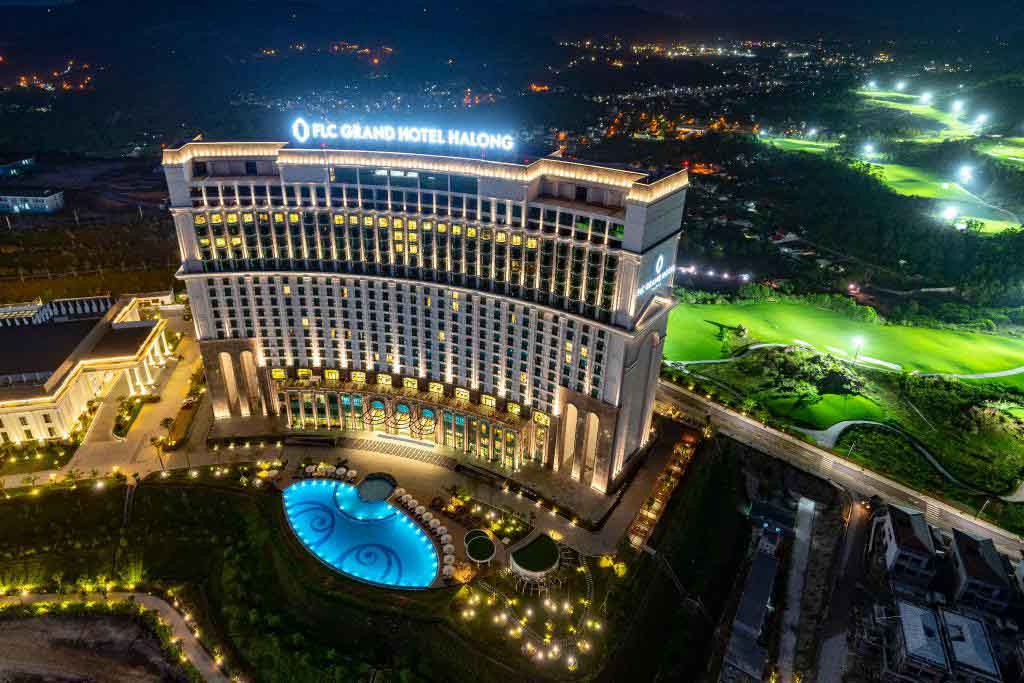 Hình ảnh toàn cảnh khách sạn FLC Hạ Long đẹp lung linh về đêm