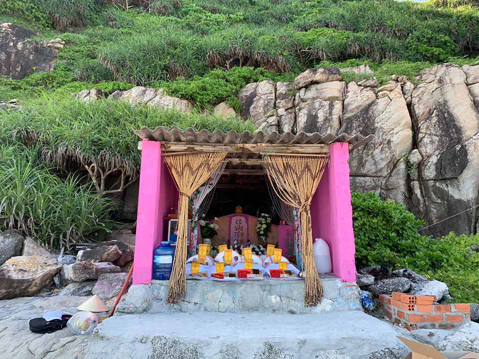 viếng miếu Cô Vân